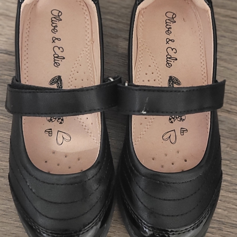 Black girls size 12 Olive & Edie dress shoes